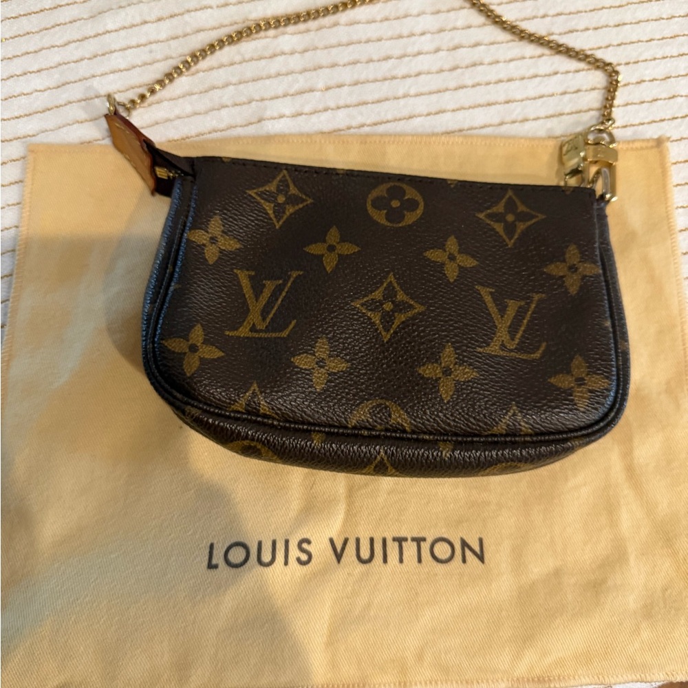 Pre Loved Louis Vuitton Black and Gold Women's Bag